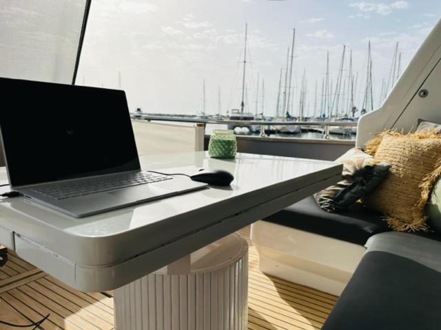Motoryacht 21 Avec Equipage 호텔 바르셀로나 외부 사진