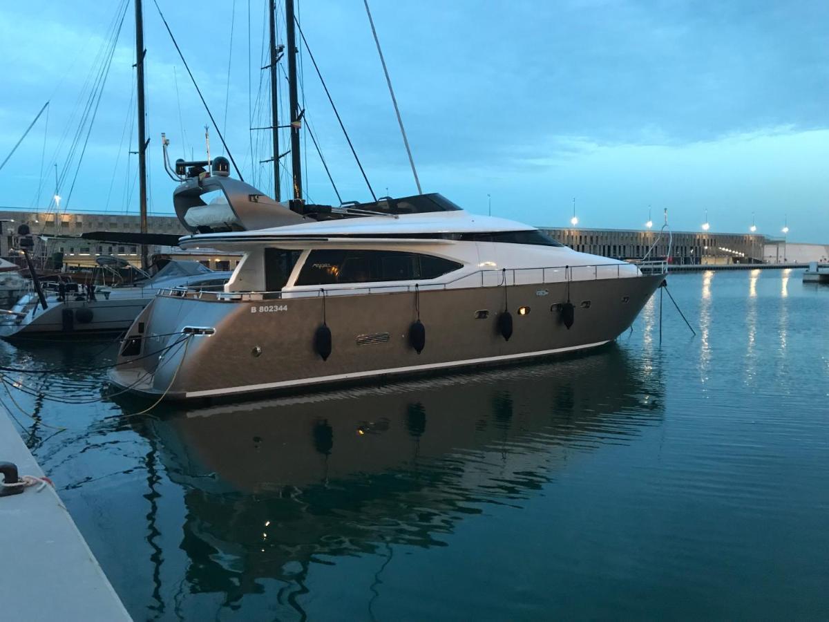 Motoryacht 21 Avec Equipage 호텔 바르셀로나 외부 사진