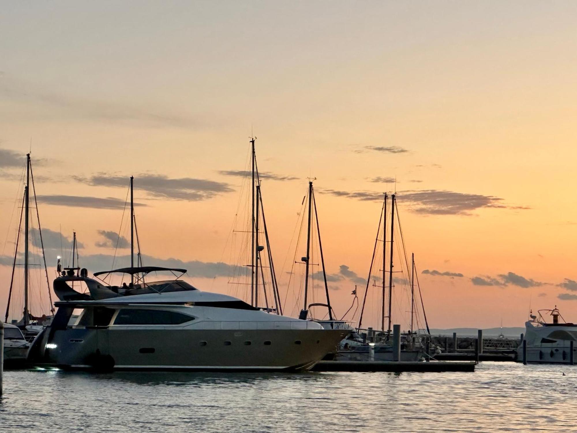 Motoryacht 21 Avec Equipage 호텔 바르셀로나 외부 사진